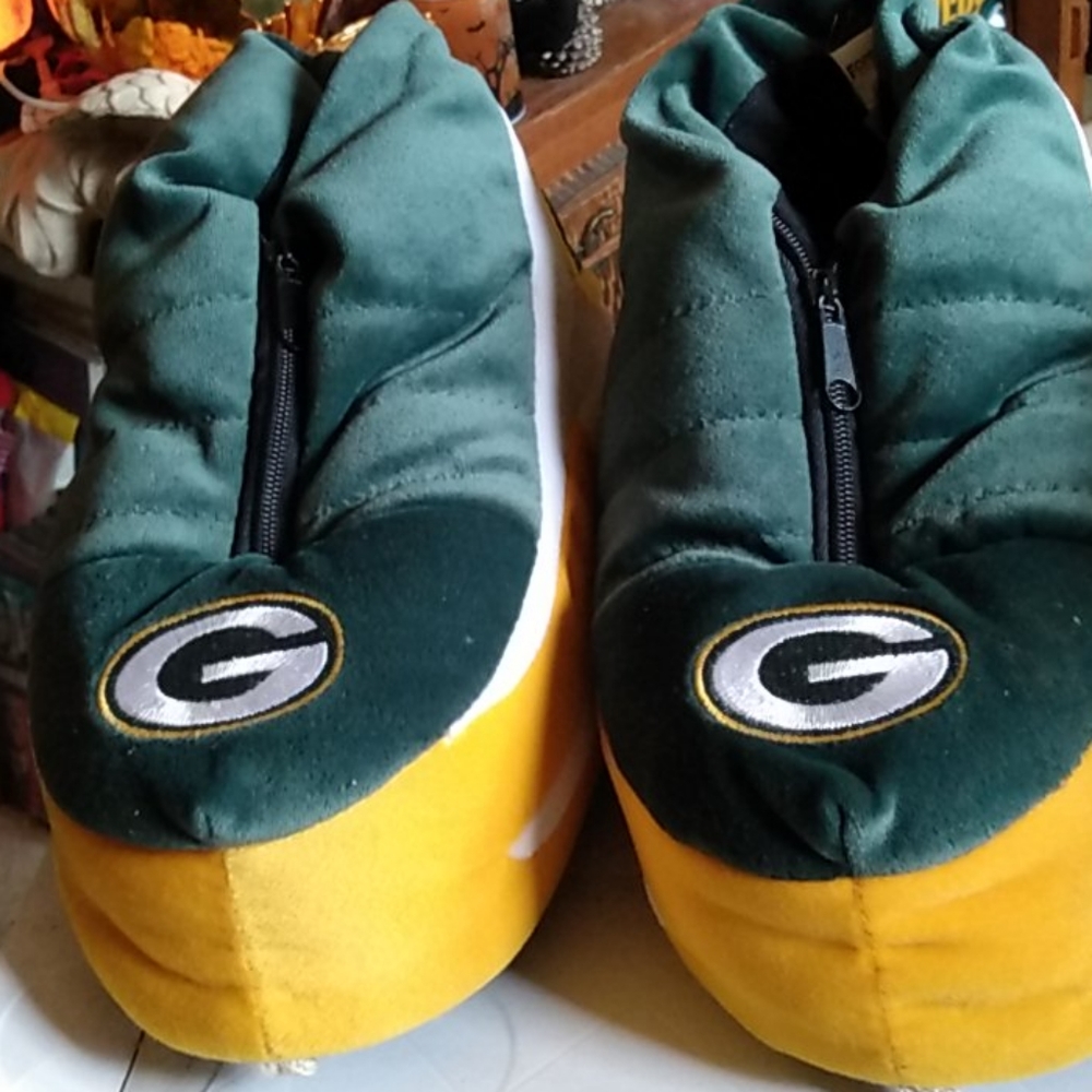 Slippers. Sm- Med